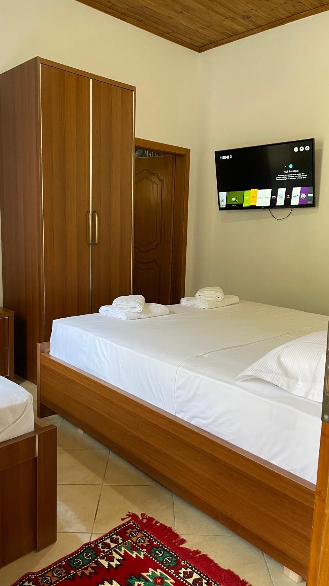 Meroli Guesthouse - Unesco Quarter เบราท ภายนอก รูปภาพ